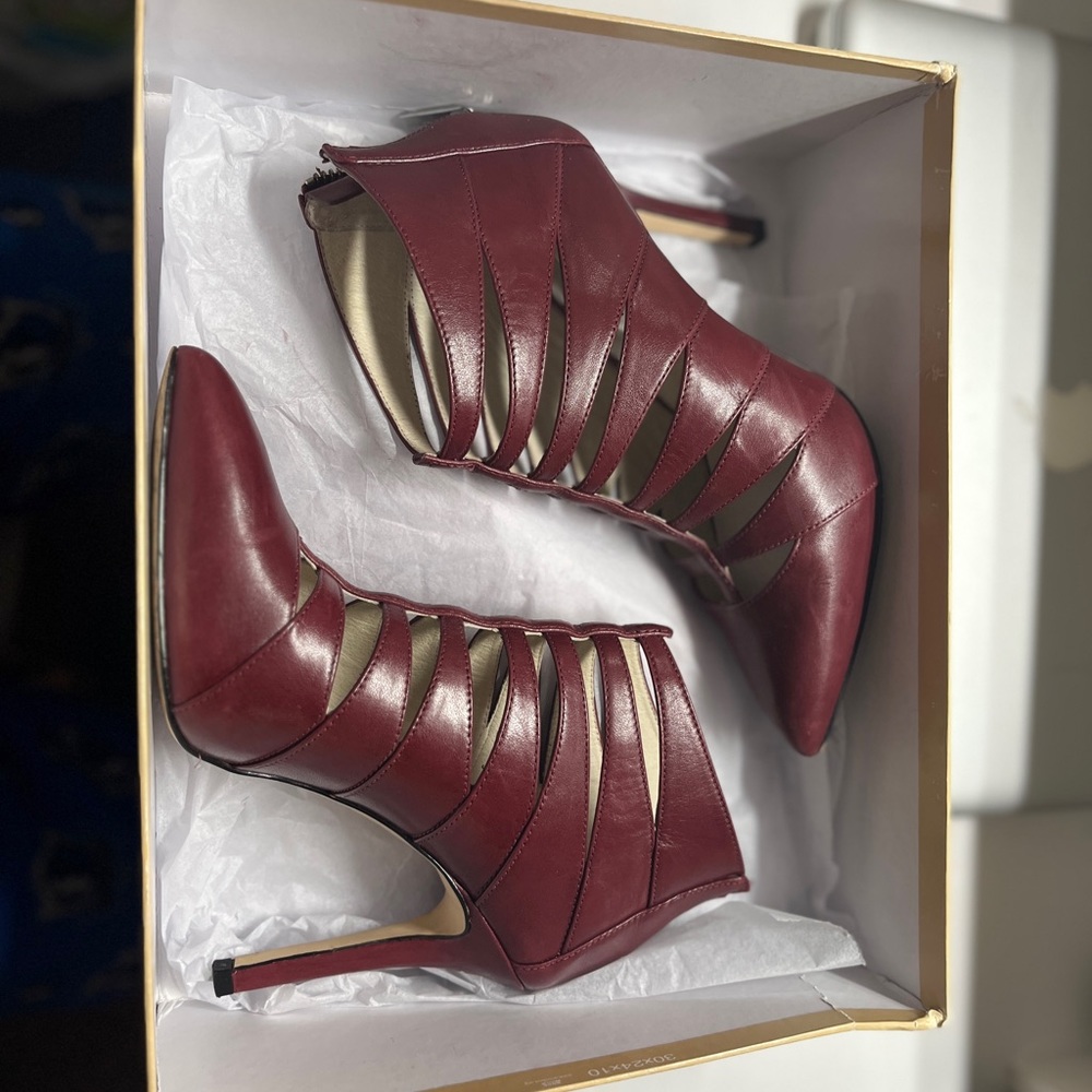 Used Michael Kors heels comes with box